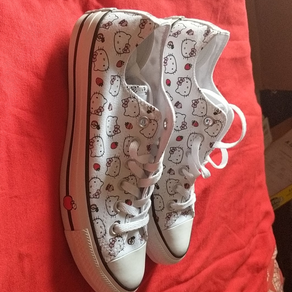Converse Hello Kitty Tennis Shoe BRAND SPANKIN NEW